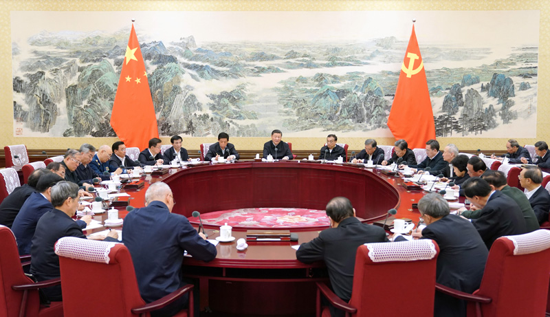 12月26日至27日，中共中央政治局召開(kāi)“不忘初心、牢記使命”專(zhuān)題民主生活會(huì)，中共中央總書(shū)記習(xí)近平主持會(huì)議并發(fā)表重要講話。新華社記者 李學(xué)仁 攝